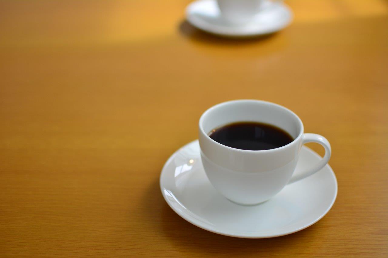 柳宗理デザインのカップ ソーサー ボーンチャイナ で飲むコーヒーが美味しい Hometown Ymgt