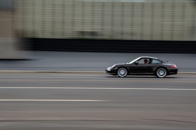 車のボディに鉄粉が付着する原因とザラザラをツルツルに除去する3つの方法 Hometown Ymgt